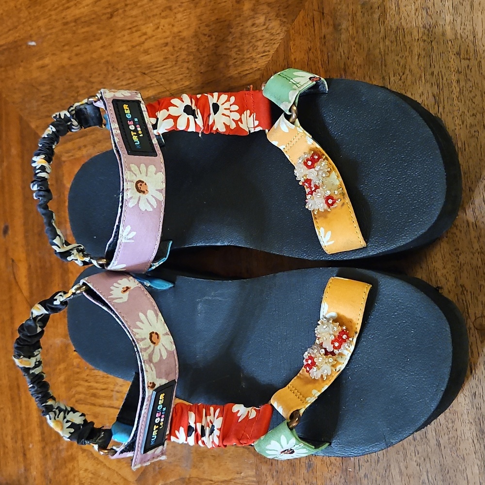 Kurt Geiger Orion Sandals size about 8.5 floral Funky Colorful.